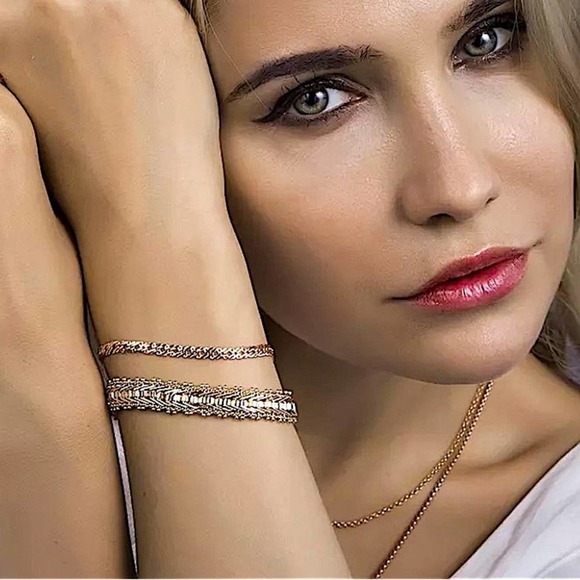 Rose Gold Chain Link Fishbone Bracelet - Picture 2 of 4